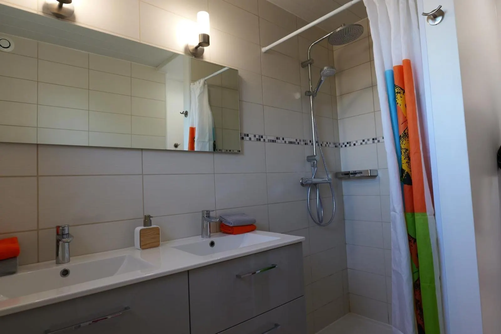Villa Bois Lauzon Orange